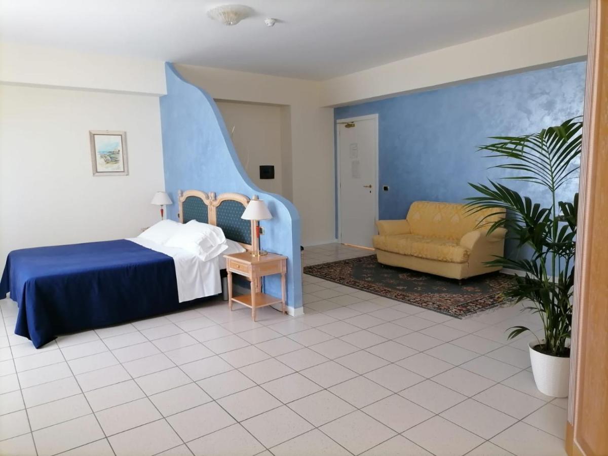 Partenone Resort Hotel Riace Marina Exterior photo